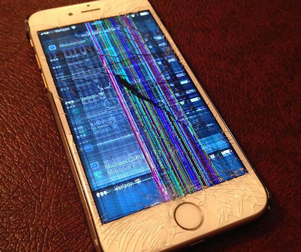 Màn hình iPhone bị hư hỏng nặng