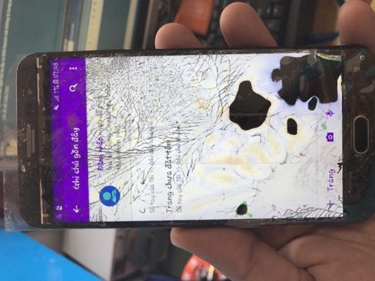 Màn hình Samsung bị vỡ kính chảy mực và bị sọc